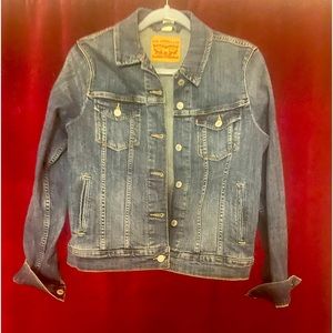 Levi’s women’s original trucker style denim jacket